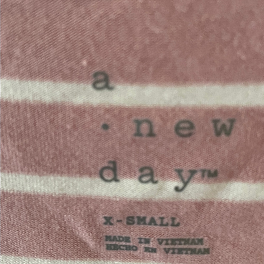 ‼️FREE with Purchase‼️ Pink Striped Tee 🌸🤍 - Picture 6 of 10